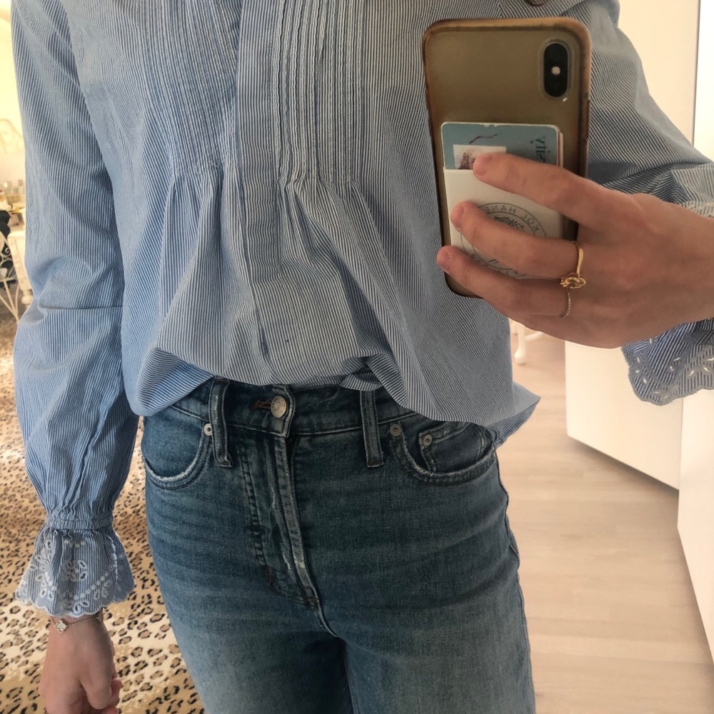 Abercrombie blouse with eyelid sleeve detail